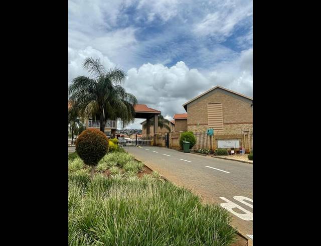 2 BEDROOM APARTMENT FOR SALE IN WATERVAL EAST